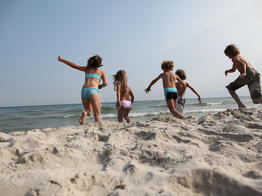 Am Strand mit Kindern